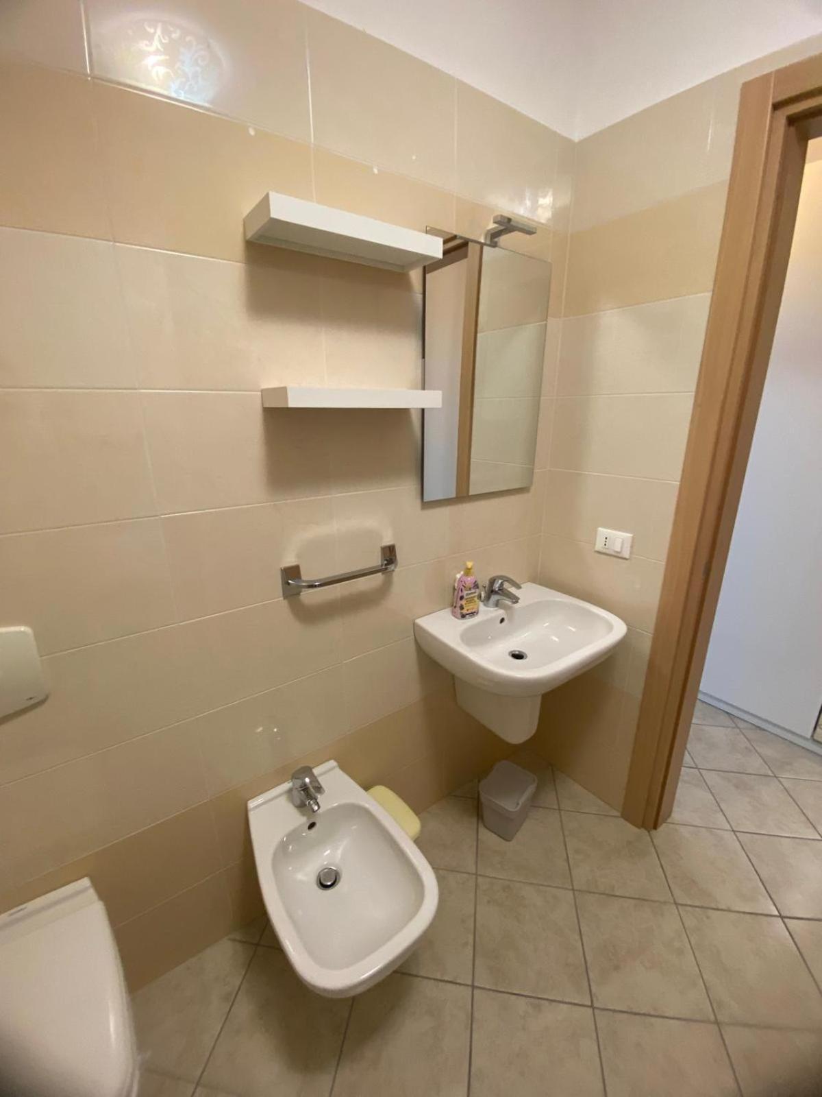 Alma Apartment Сирмионе Номер фото