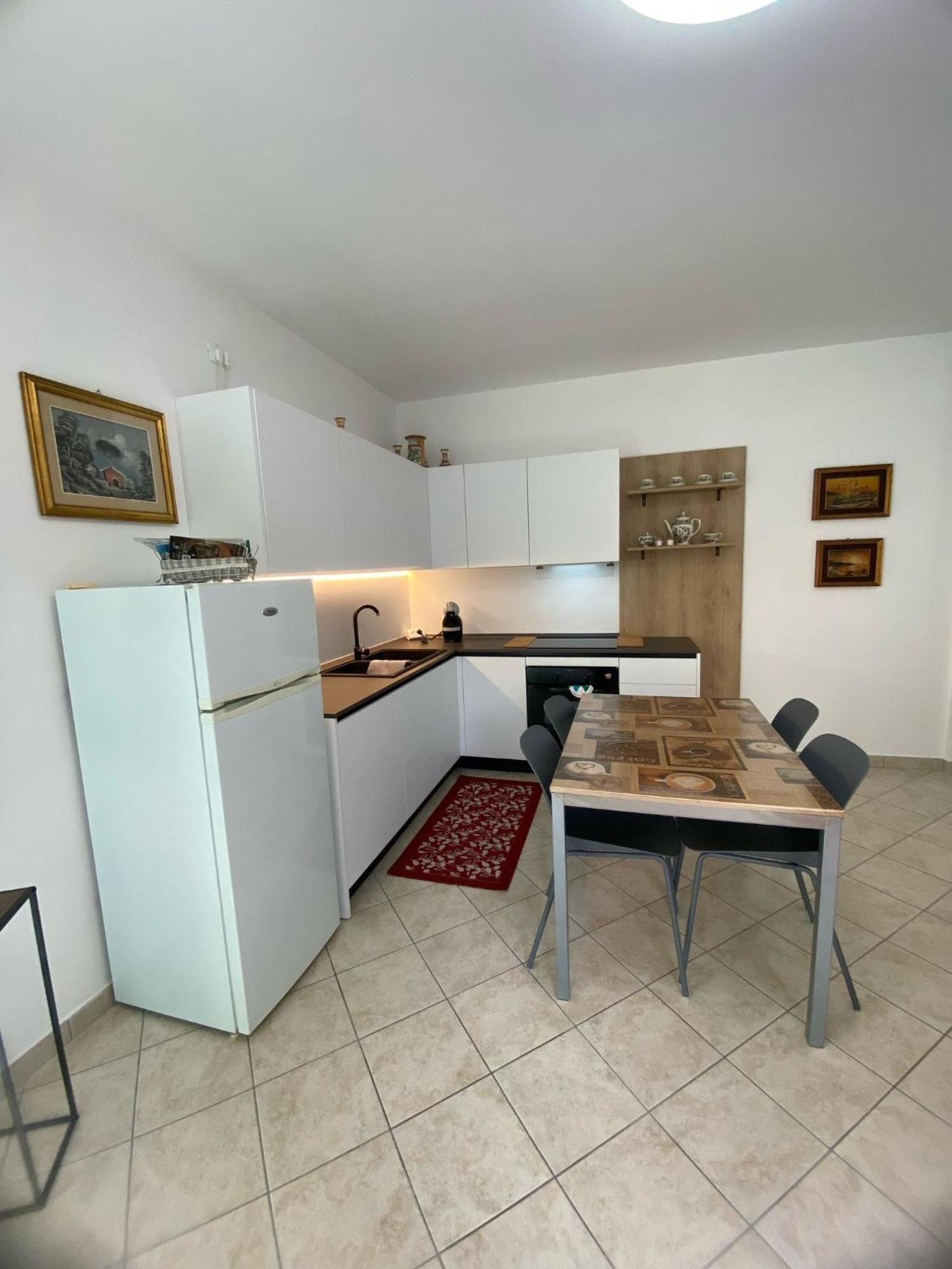 Alma Apartment Сирмионе Номер фото