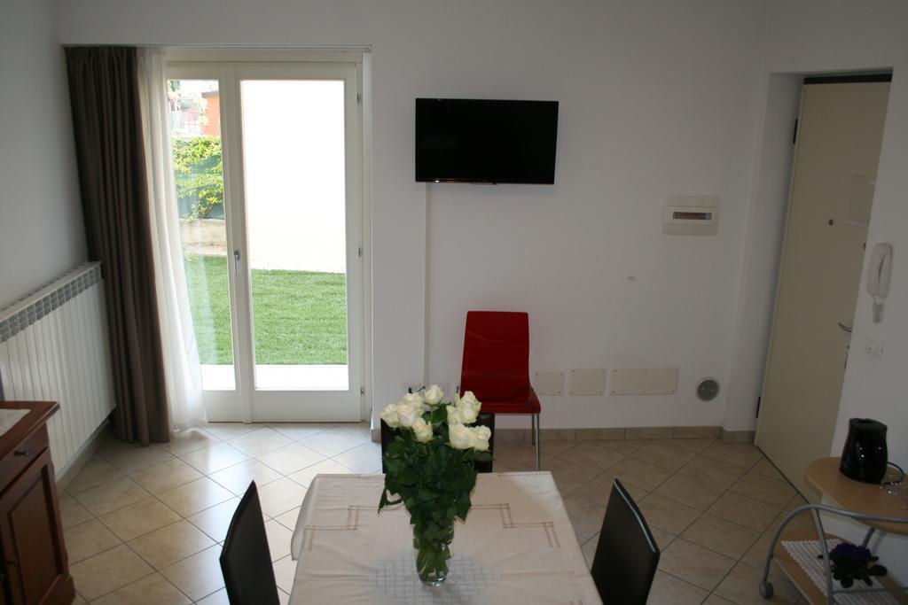 Alma Apartment Сирмионе Экстерьер фото