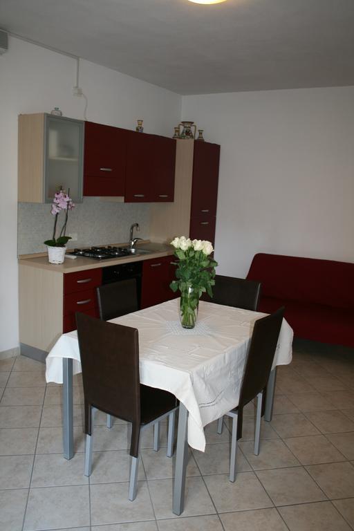 Alma Apartment Сирмионе Экстерьер фото