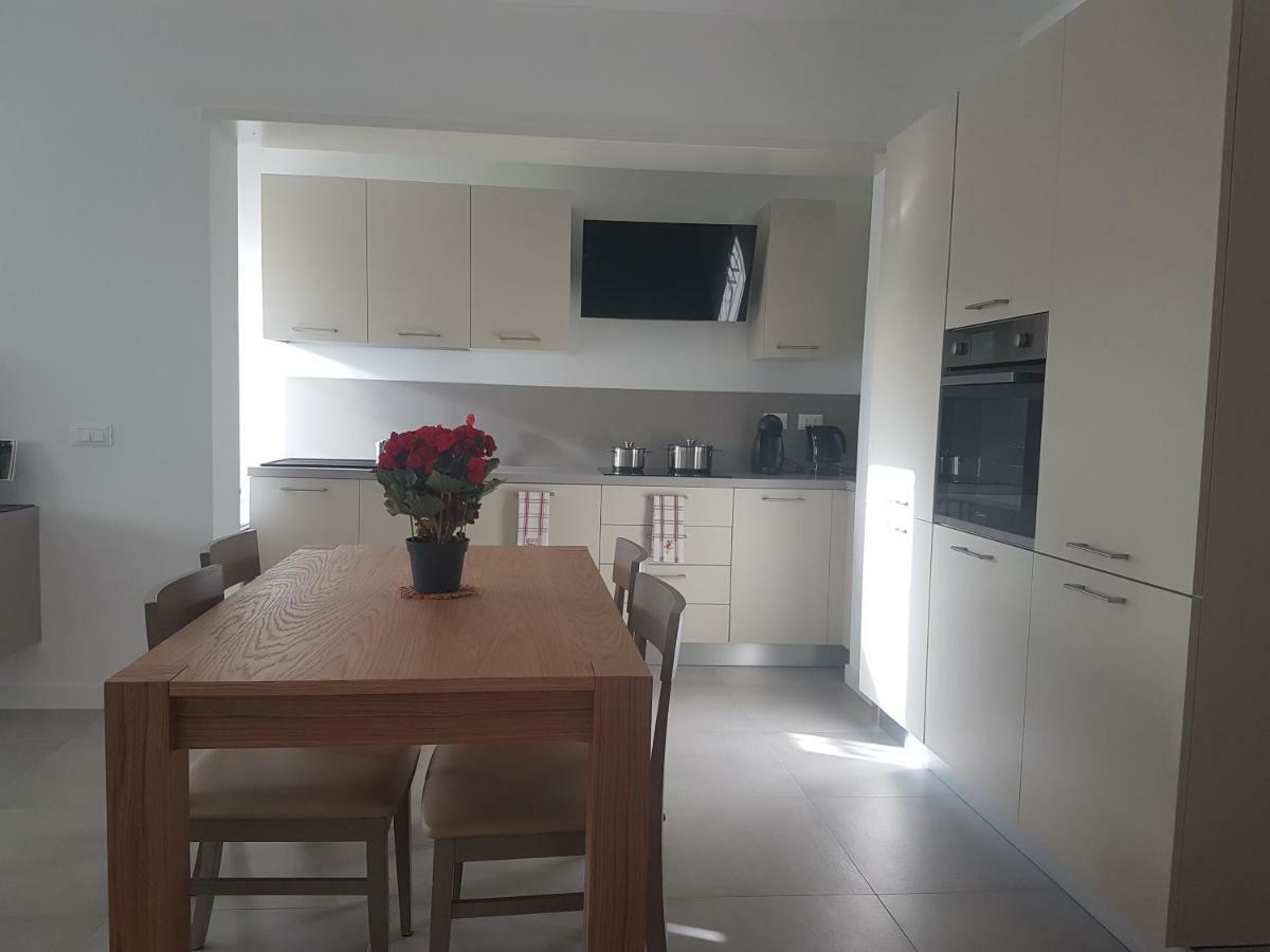 Alma Apartment Сирмионе Экстерьер фото